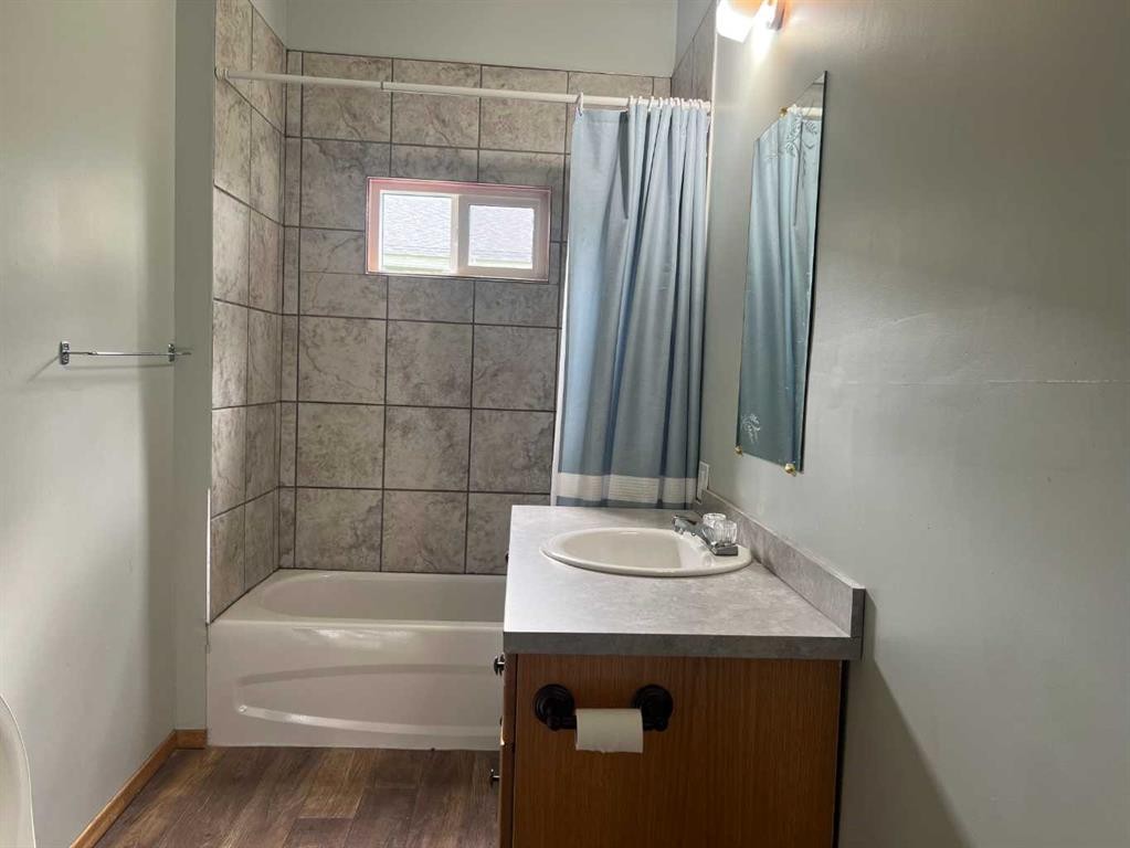 823 50 Street, Edson, AB - Indoor Photo Showing Bathroom