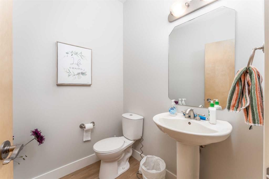 2-300 Eagle Terrace Road, Canmore, AB - Indoor Photo Showing Bathroom