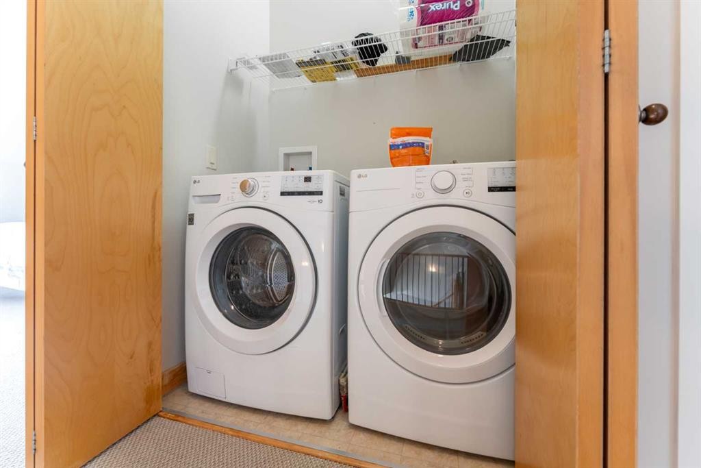 2-300 Eagle Terrace Road, Canmore, AB - Indoor Photo Showing Laundry Room