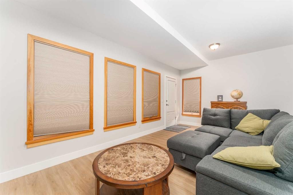 2-300 Eagle Terrace Road, Canmore, AB - Indoor Photo Showing Living Room