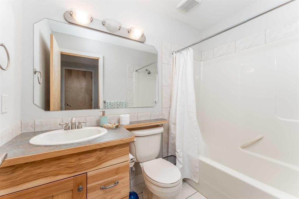 2-300 Eagle Terrace Road, Canmore, AB - Indoor Photo Showing Bathroom