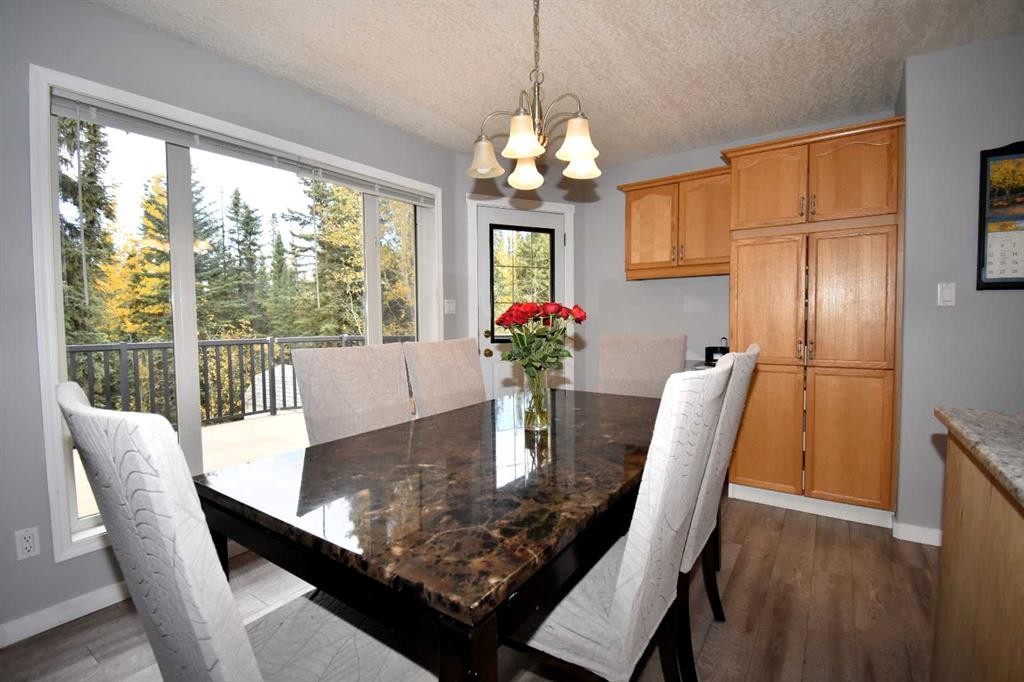309 Eaton Drive, Hinton, AB - Indoor Photo Showing Dining Room