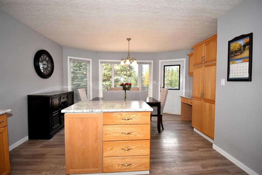 309 Eaton Drive, Hinton, AB - Indoor Photo Showing Kitchen