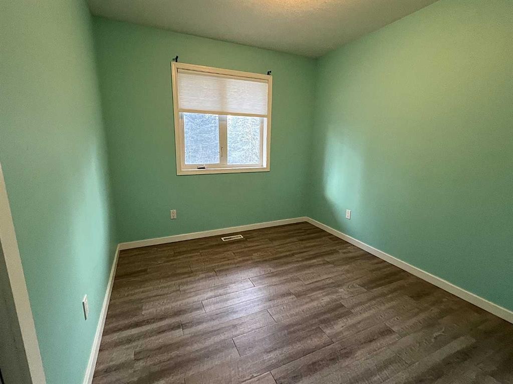 309 Eaton Drive, Hinton, AB - Indoor Photo Showing Other Room