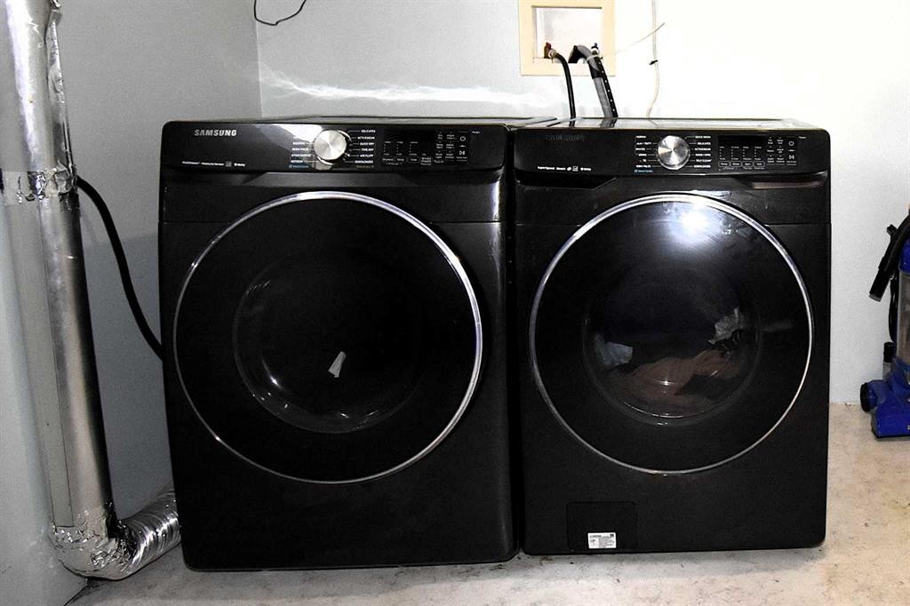 309 Eaton Drive, Hinton, AB - Indoor Photo Showing Laundry Room