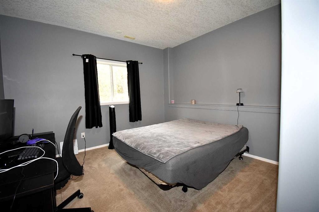 309 Eaton Drive, Hinton, AB - Indoor Photo Showing Bedroom