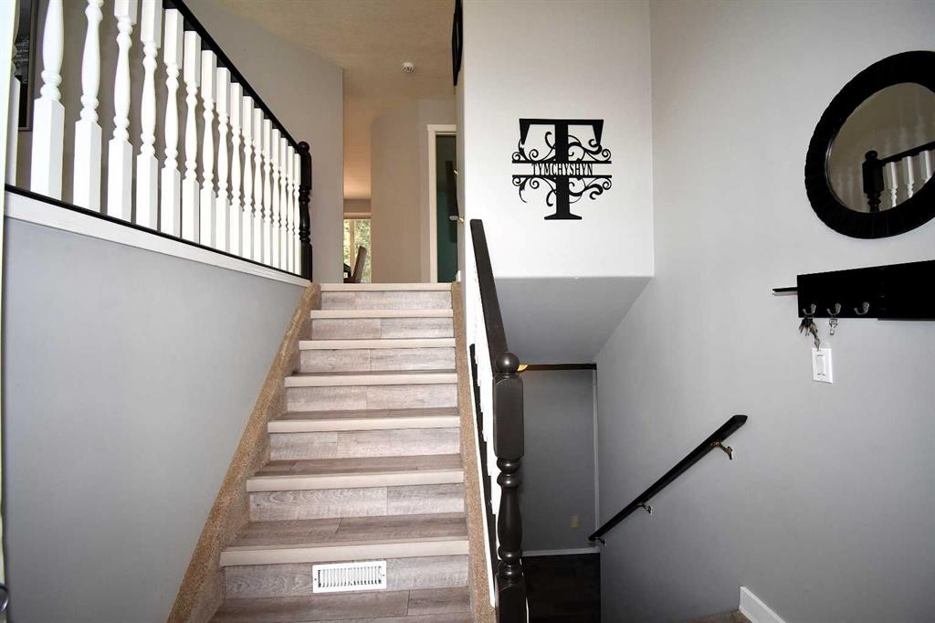 309 Eaton Drive, Hinton, AB - Indoor Photo Showing Other Room