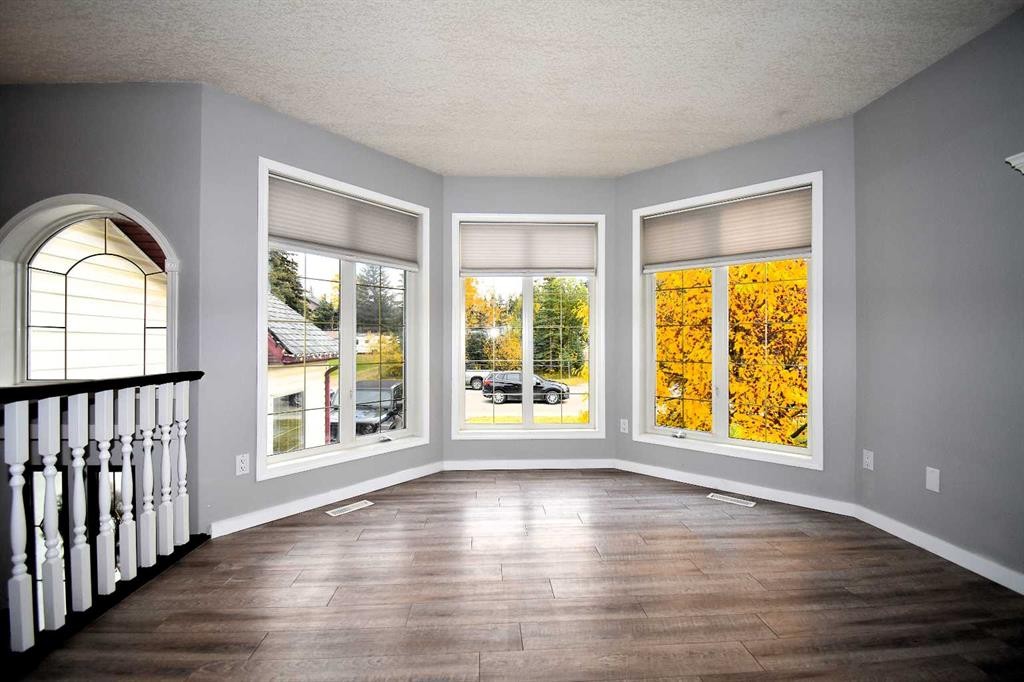 309 Eaton Drive, Hinton, AB - Indoor Photo Showing Other Room