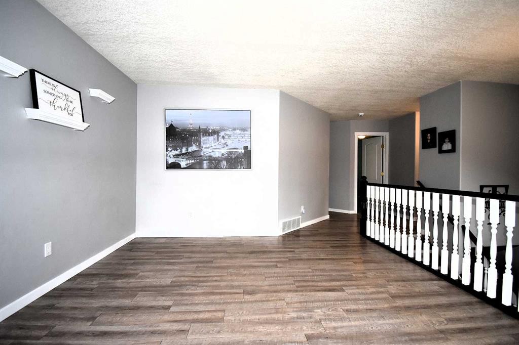 309 Eaton Drive, Hinton, AB - Indoor Photo Showing Other Room