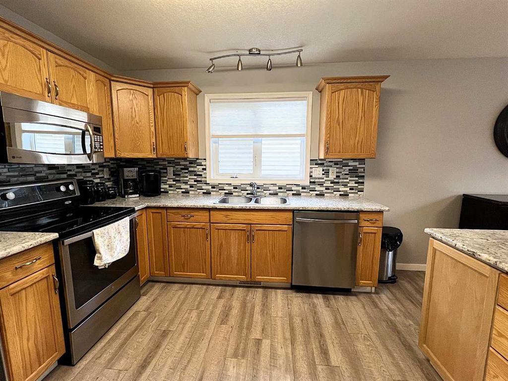 309 Eaton Drive, Hinton, AB - Indoor Photo Showing Kitchen With Double Sink