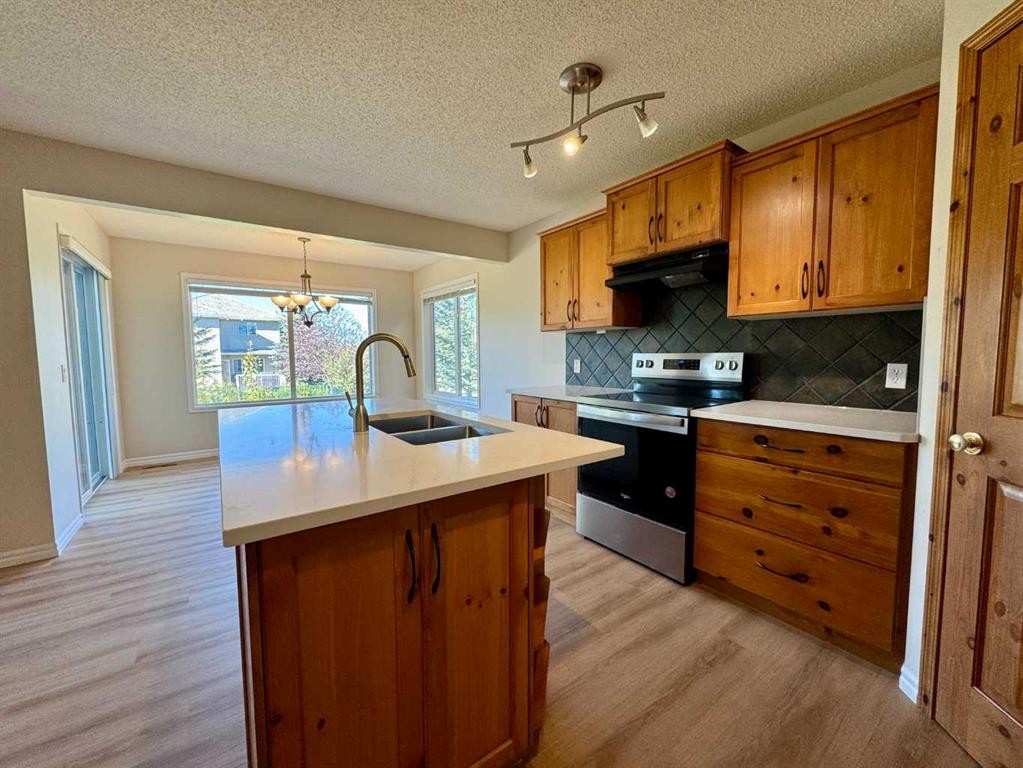 70 Glensummit Close, Cochrane, AB - Indoor Photo Showing Kitchen With Double Sink