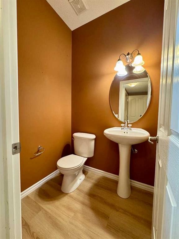 70 Glensummit Close, Cochrane, AB - Indoor Photo Showing Bathroom