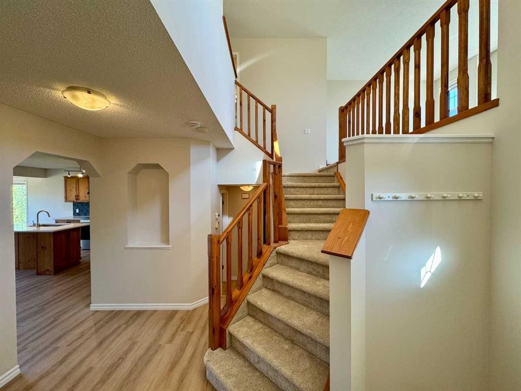 70 Glensummit Close, Cochrane, AB - Indoor Photo Showing Other Room