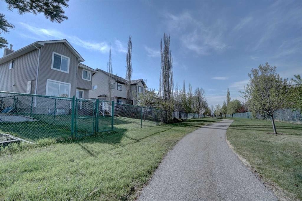 70 Glensummit Close, Cochrane, AB - Outdoor