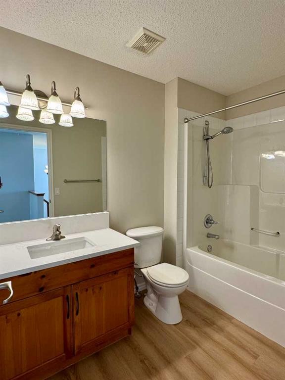 70 Glensummit Close, Cochrane, AB - Indoor Photo Showing Bathroom