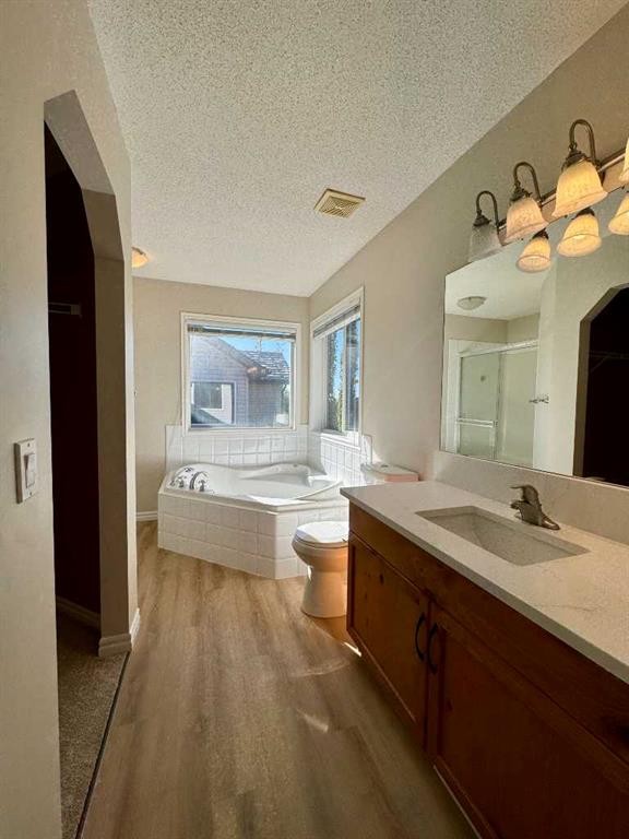 70 Glensummit Close, Cochrane, AB - Indoor Photo Showing Bathroom
