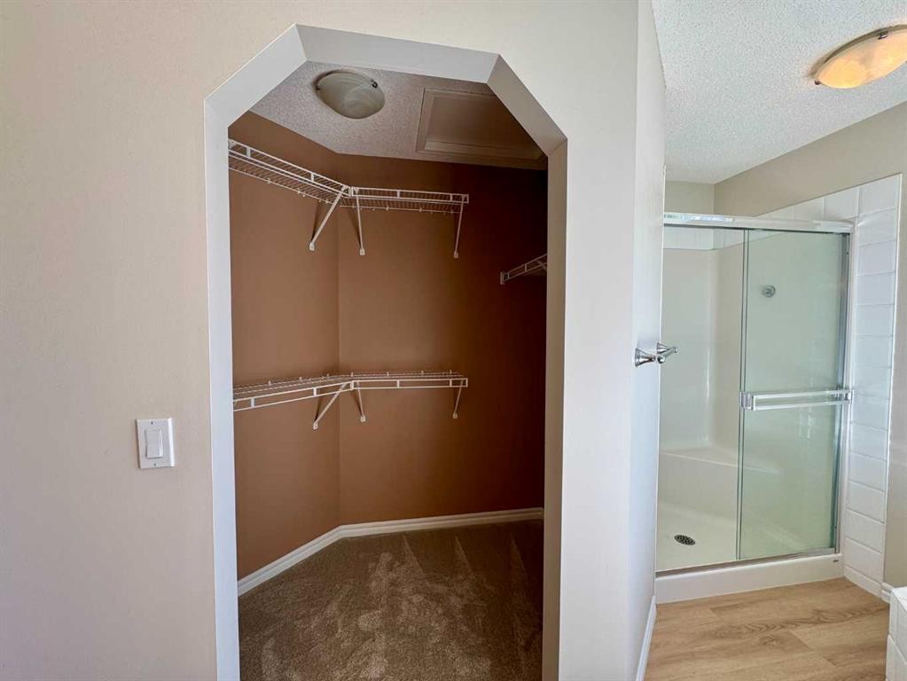 70 Glensummit Close, Cochrane, AB - Indoor Photo Showing Bathroom