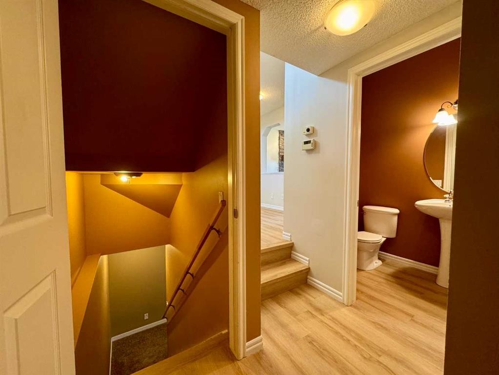 70 Glensummit Close, Cochrane, AB - Indoor Photo Showing Other Room