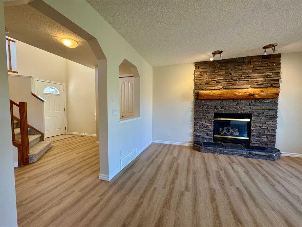 70 Glensummit Close, Cochrane, AB - Indoor Photo Showing Living Room With Fireplace