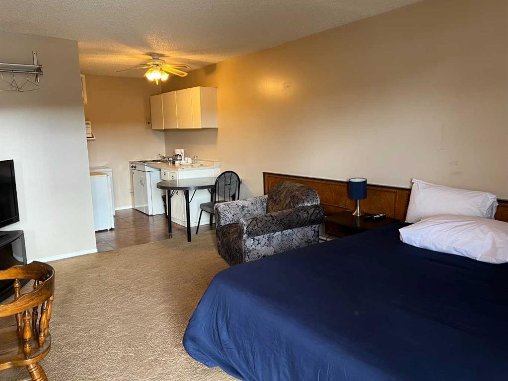 108 Highway Avenue, Fox Creek, AB