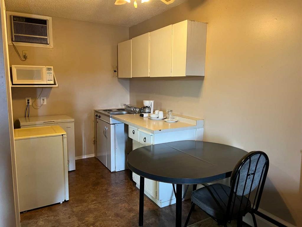 108 Highway Avenue, Fox Creek, AB