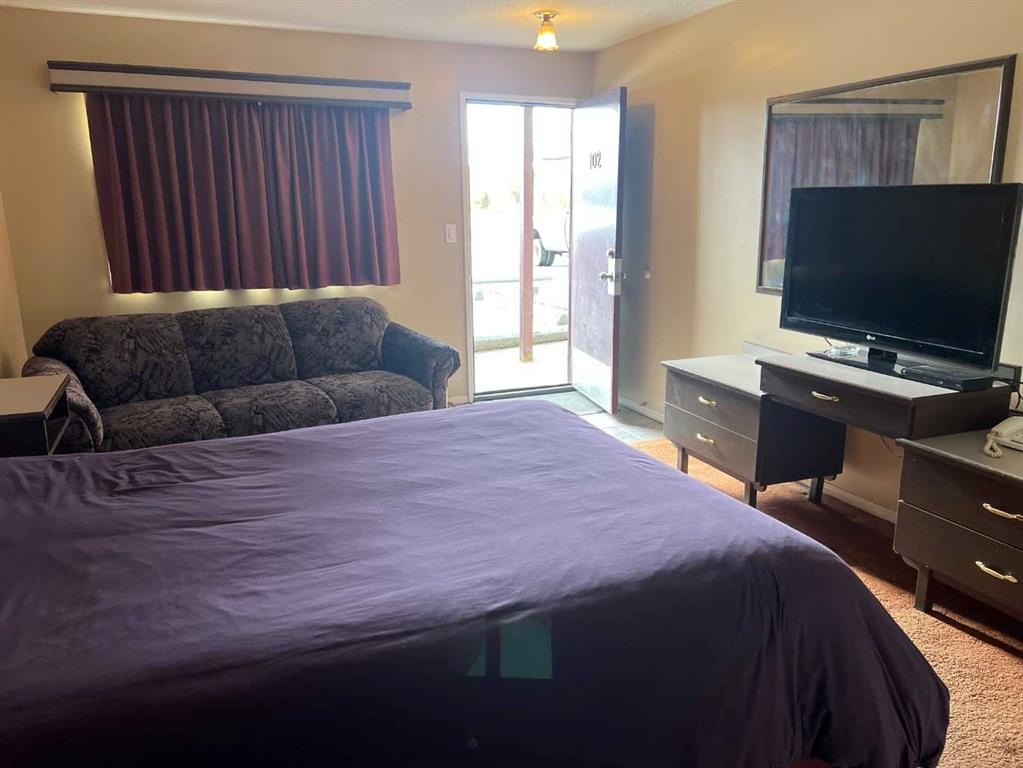 108 Highway Avenue, Fox Creek, AB