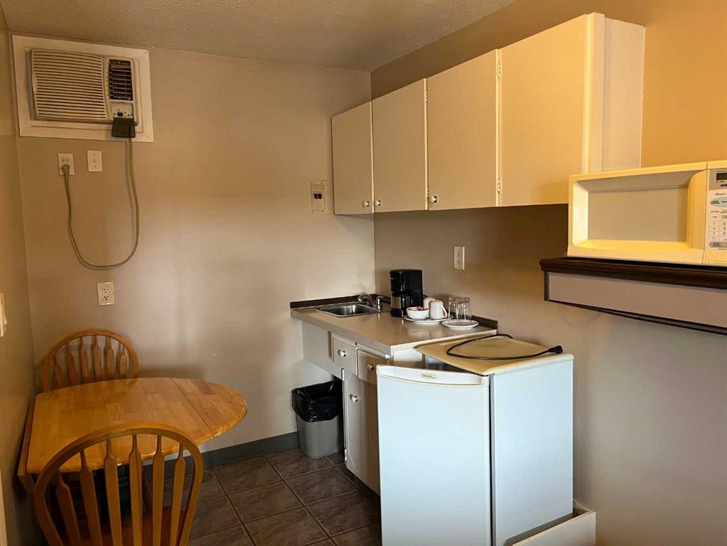 108 Highway Avenue, Fox Creek, AB