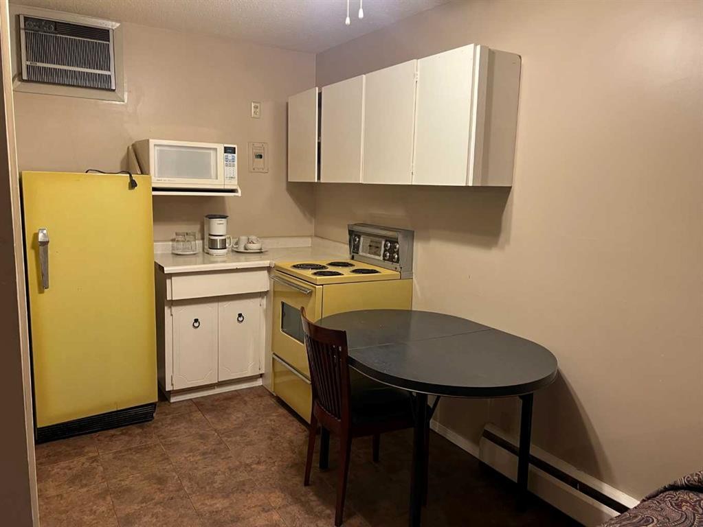 108 Highway Avenue, Fox Creek, AB