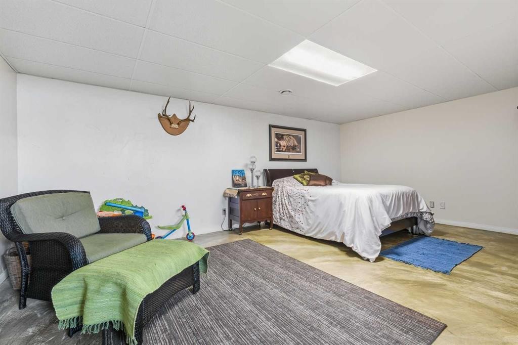 34 Hollinger Drive, Swan Hills, AB - Indoor Photo Showing Bedroom