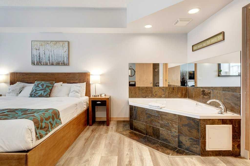 204-1151 Sidney Street, Canmore, AB - Indoor Photo Showing Bedroom