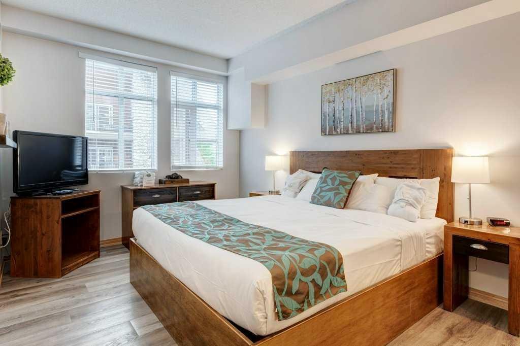 204-1151 Sidney Street, Canmore, AB - Indoor Photo Showing Bedroom