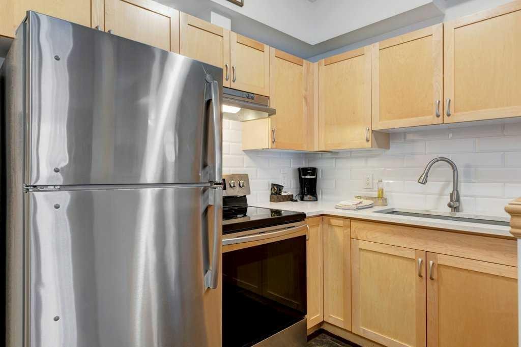 204-1151 Sidney Street, Canmore, AB - Indoor Photo Showing Kitchen With Stainless Steel Kitchen