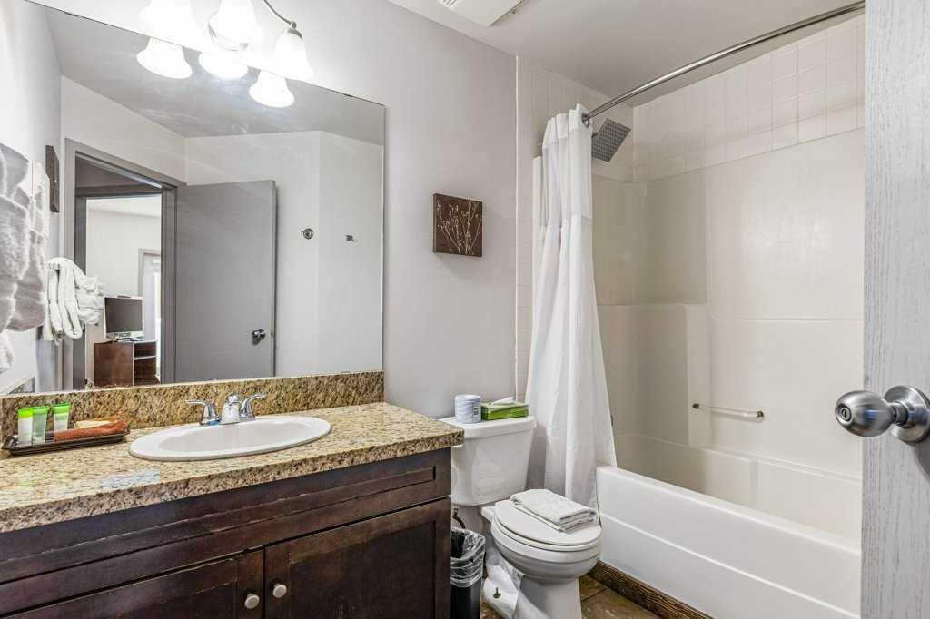 306-1151 Sidney Street, Canmore, AB - Indoor Photo Showing Bathroom