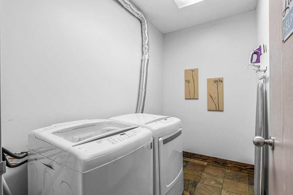 306-1151 Sidney Street, Canmore, AB - Indoor Photo Showing Laundry Room