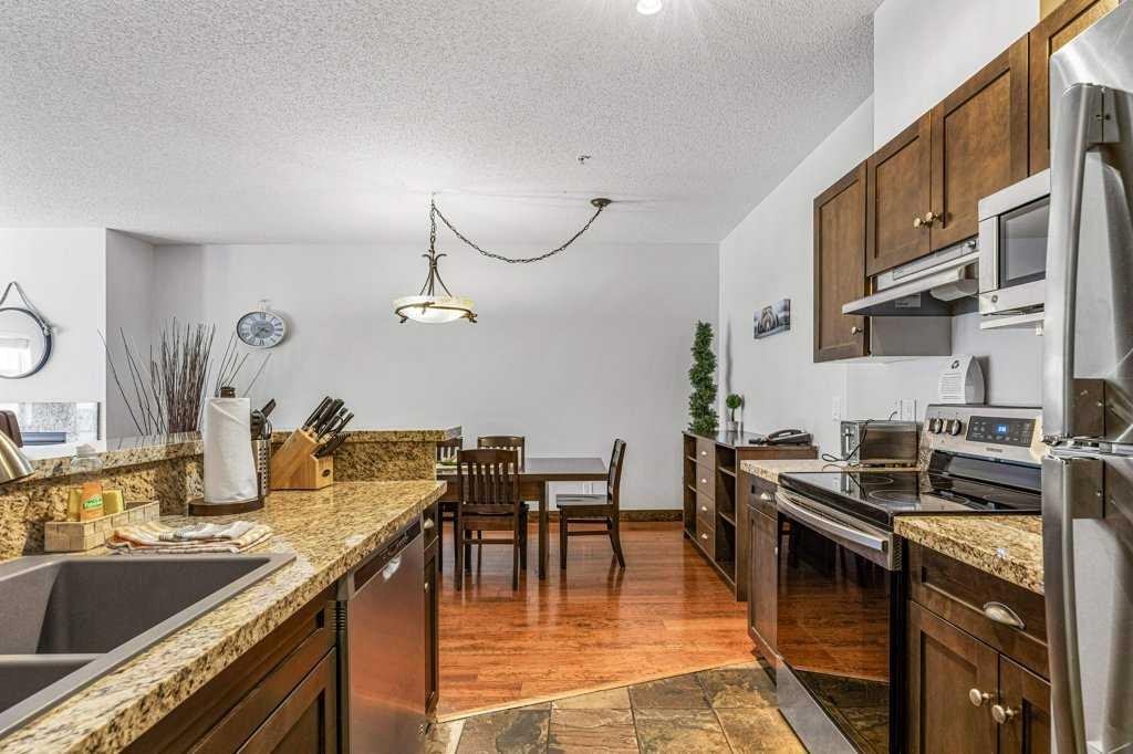 306-1151 Sidney Street, Canmore, AB - Indoor Photo Showing Kitchen