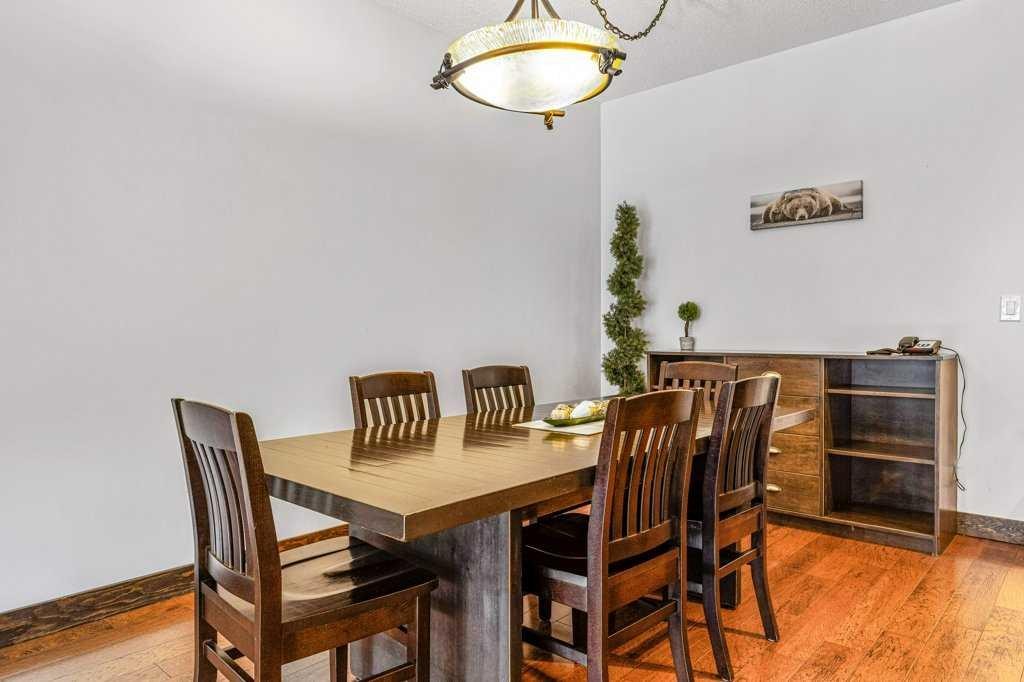 306-1151 Sidney Street, Canmore, AB - Indoor Photo Showing Dining Room