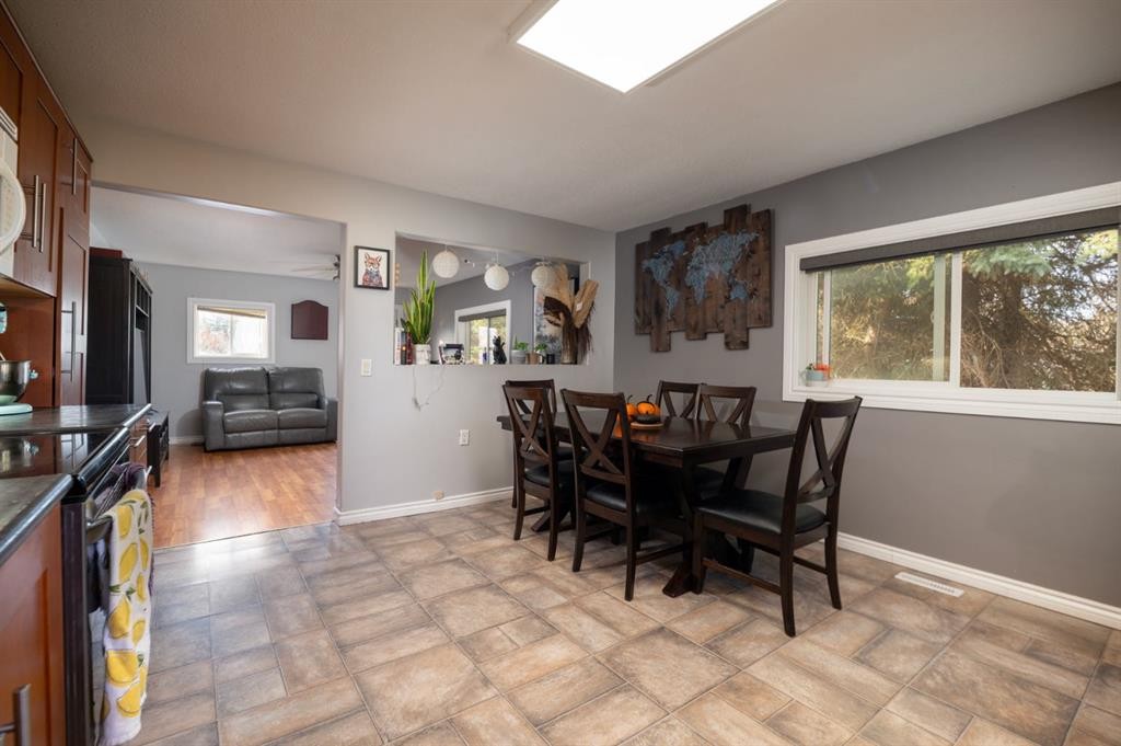 5204 51 Avenue, Colinton, AB - Indoor Photo Showing Dining Room
