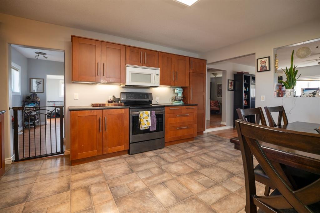 5204 51 Avenue, Colinton, AB - Indoor Photo Showing Kitchen