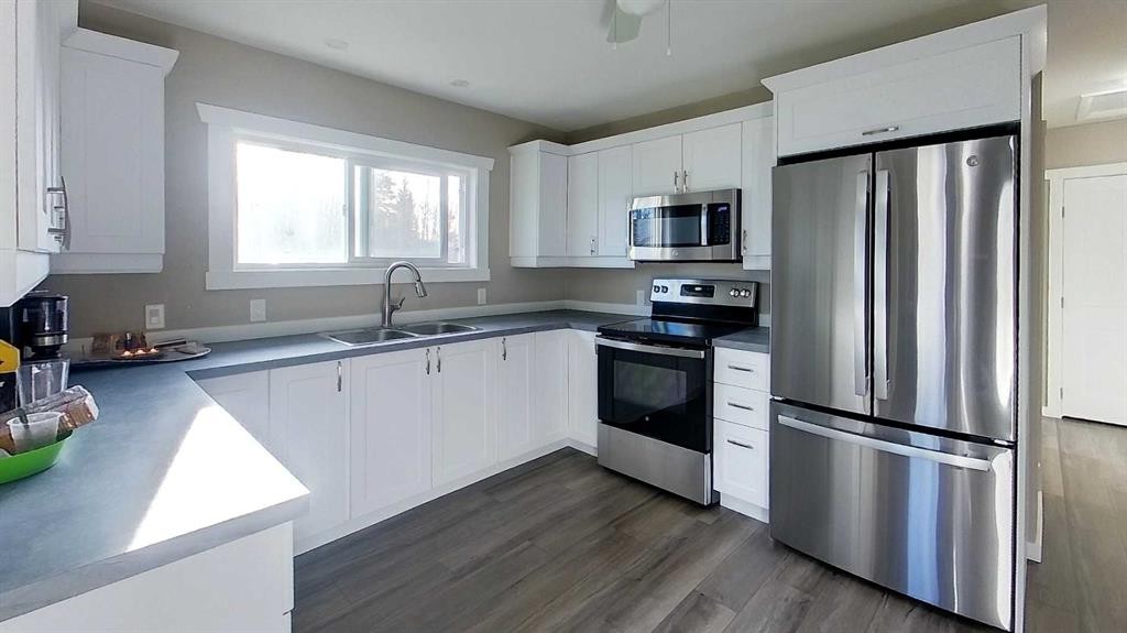 5309 Valley Road Street, Robb, AB - Indoor Photo Showing Kitchen With Stainless Steel Kitchen With Double Sink