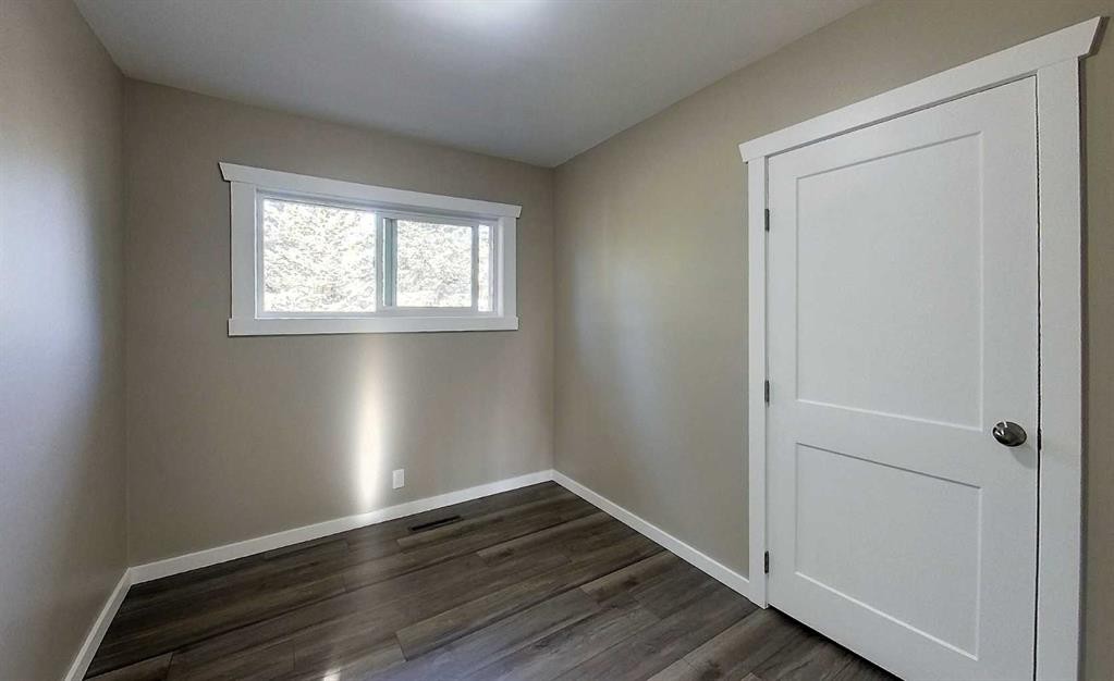 5309 Valley Road Street, Robb, AB - Indoor Photo Showing Other Room