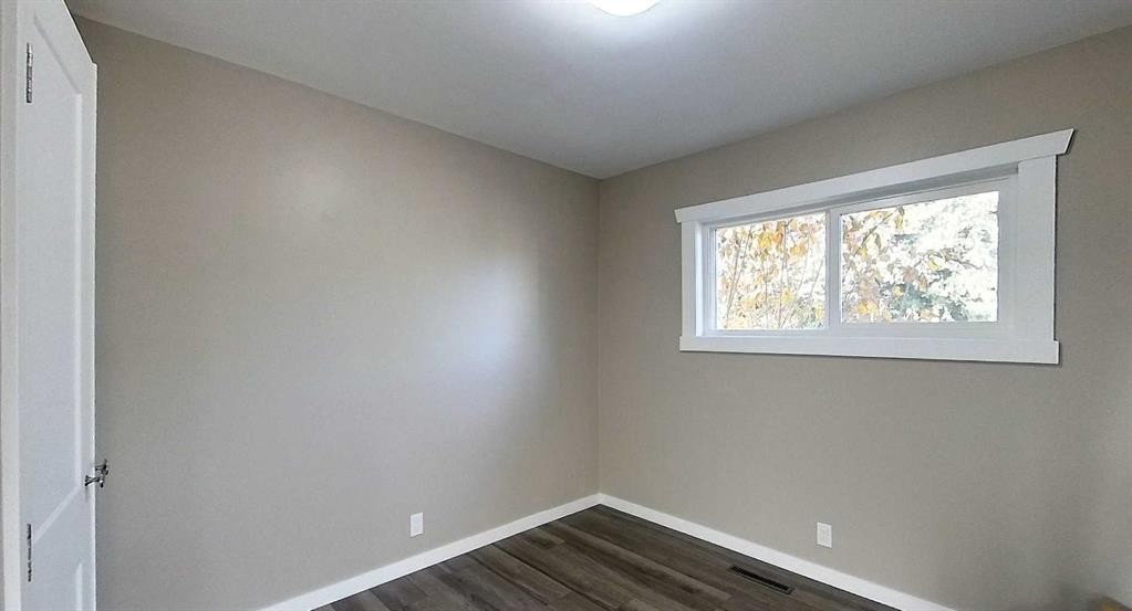 5309 Valley Road Street, Robb, AB - Indoor Photo Showing Other Room