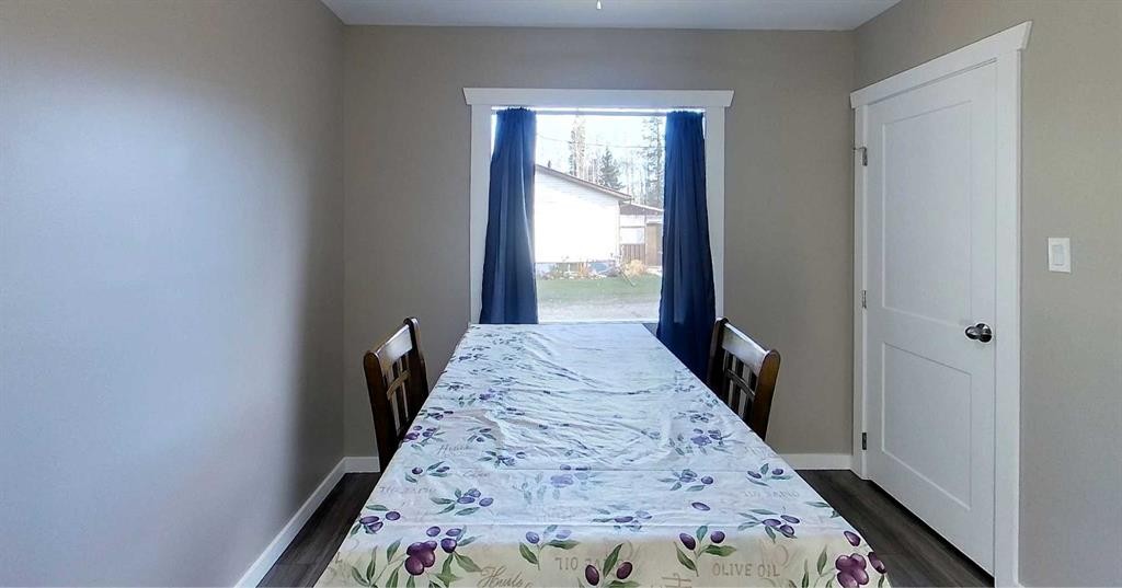 5309 Valley Road Street, Robb, AB - Indoor Photo Showing Bedroom