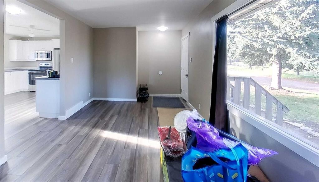 5309 Valley Road Street, Robb, AB - Indoor Photo Showing Other Room