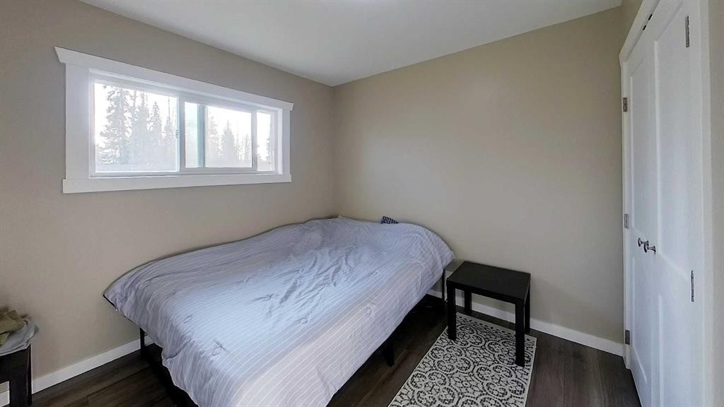 5309 Valley Road Street, Robb, AB - Indoor Photo Showing Bedroom