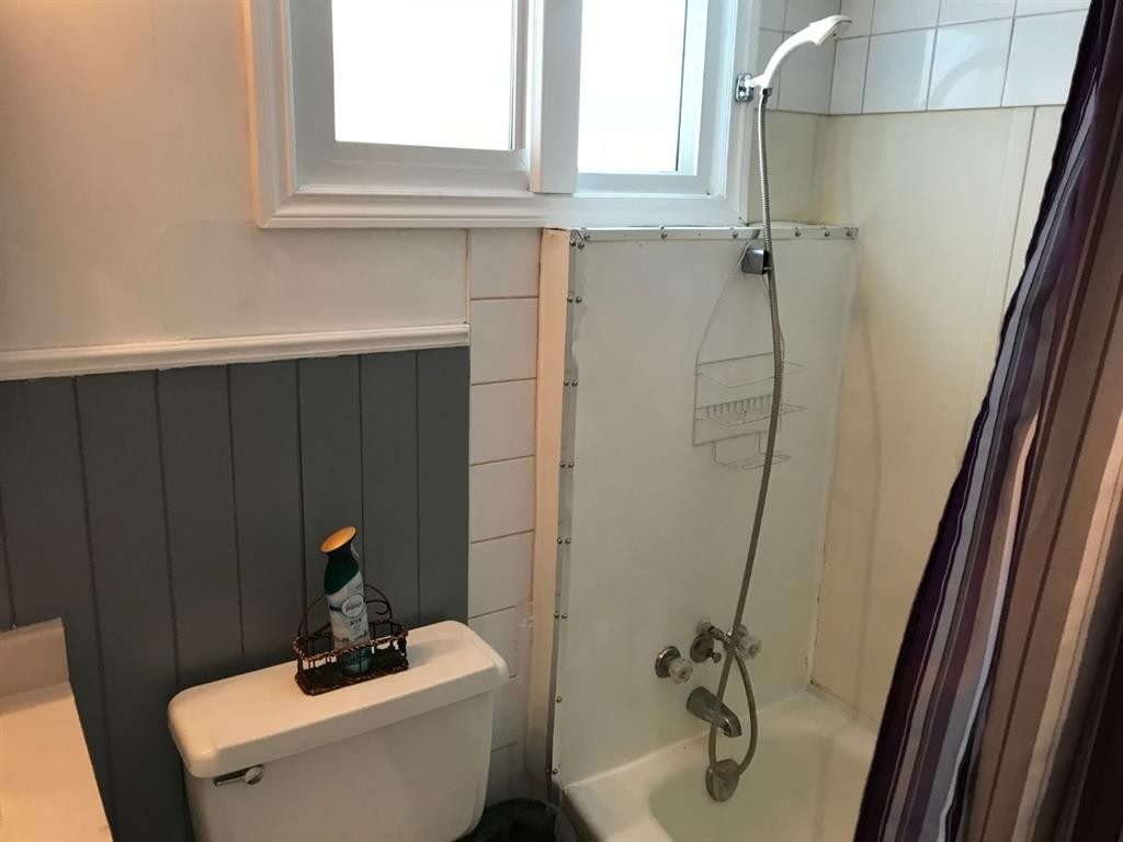 4725 5 Ave, Edson, AB - Indoor Photo Showing Bathroom