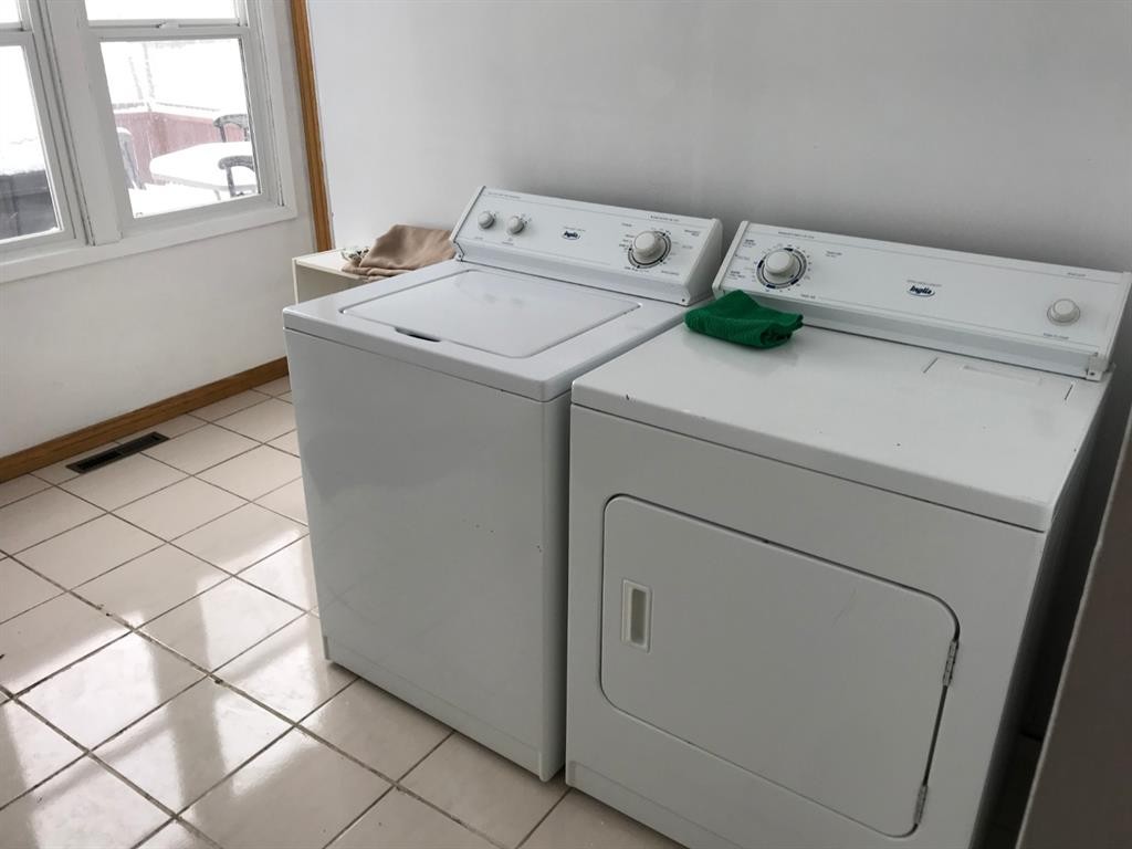 4725 5 Ave, Edson, AB - Indoor Photo Showing Laundry Room