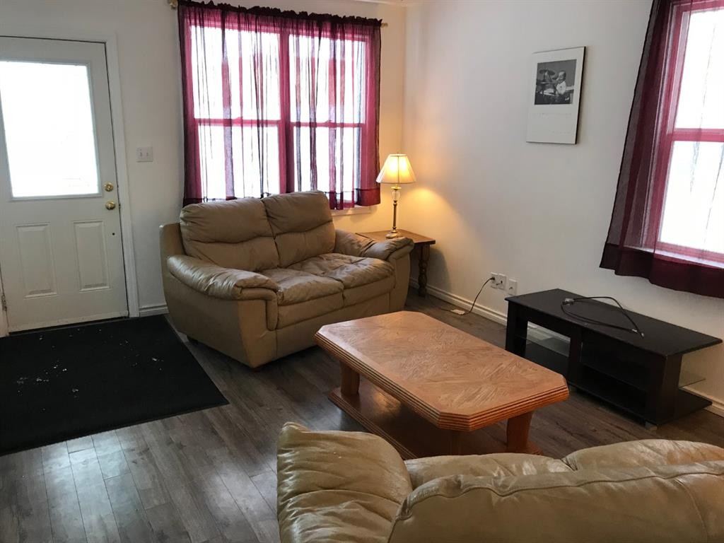 4725 5 Ave, Edson, AB - Indoor Photo Showing Living Room
