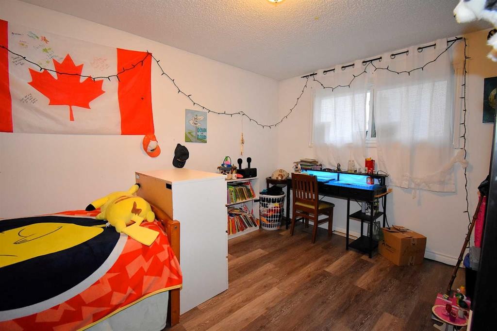121 Chetamon Drive, Hinton, AB - Indoor Photo Showing Other Room
