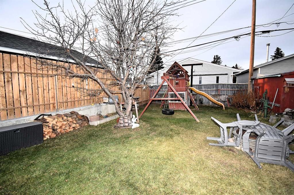 121 Chetamon Drive, Hinton, AB - Outdoor