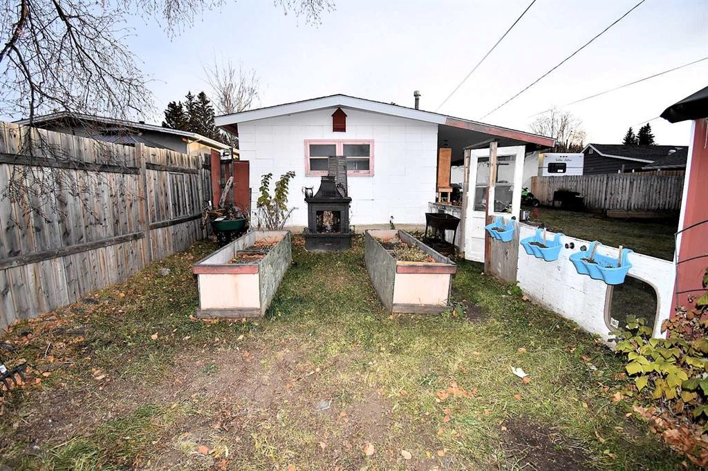 121 Chetamon Drive, Hinton, AB - Outdoor